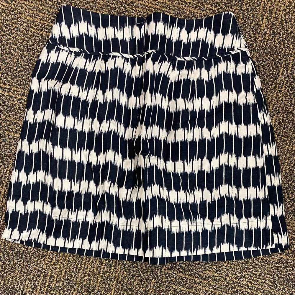ANN Taylor Loft academia navy and white tribal print‎ linen skirt
